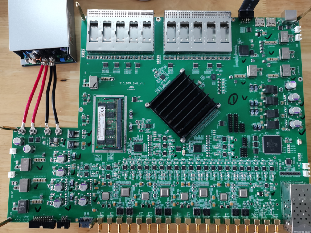 1.  8T/8R 寬帶信號接收機